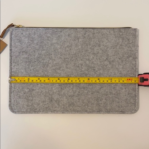 Felt clutch - Picture 5 of 7